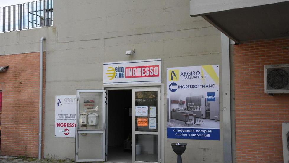 Palestra aperta nonostante il divieto È braccio di ferro