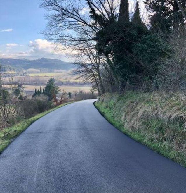 Asfalto nuovo in via del Cimitero 