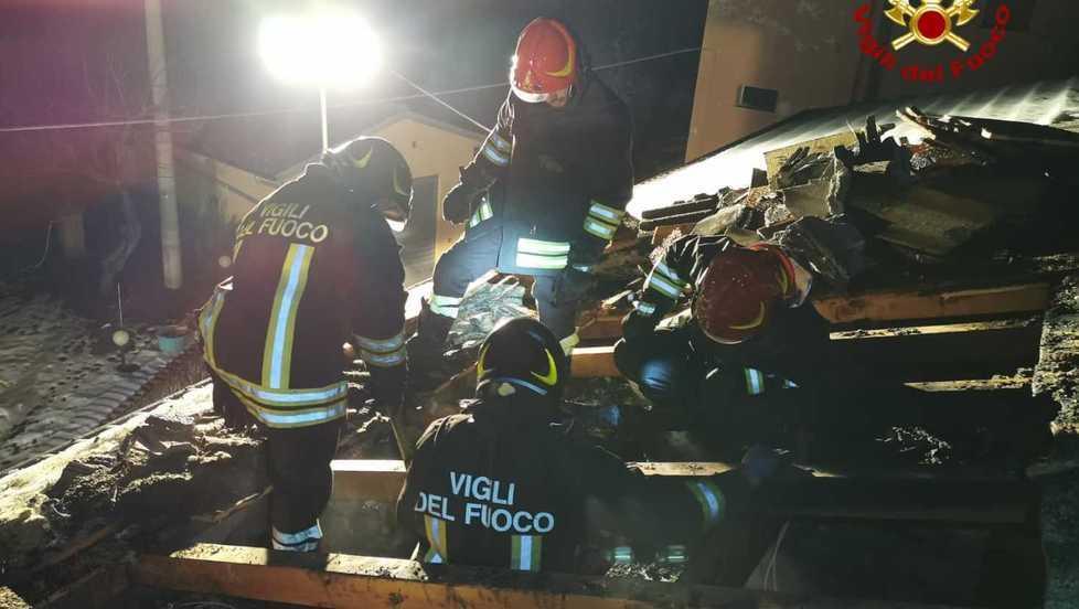 Incendio a Castellaro: distrutti 20 metri di tetto