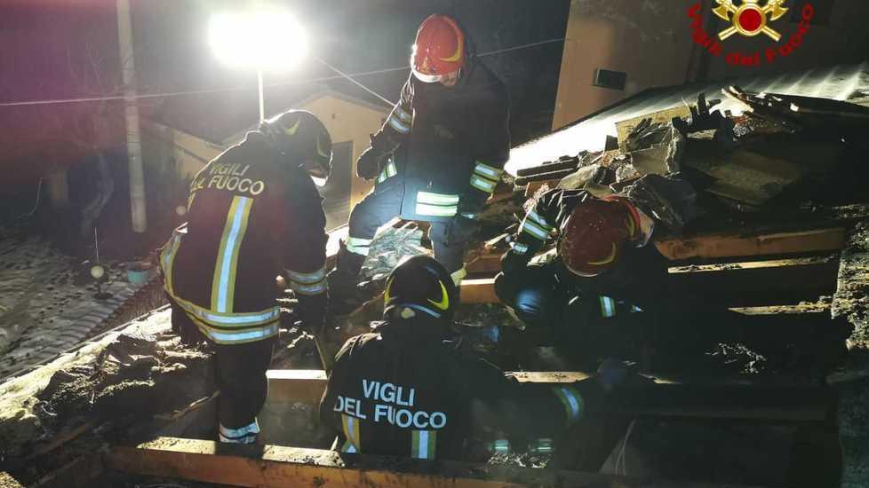 Incendio a Castellaro: distrutti 20 metri di tetto