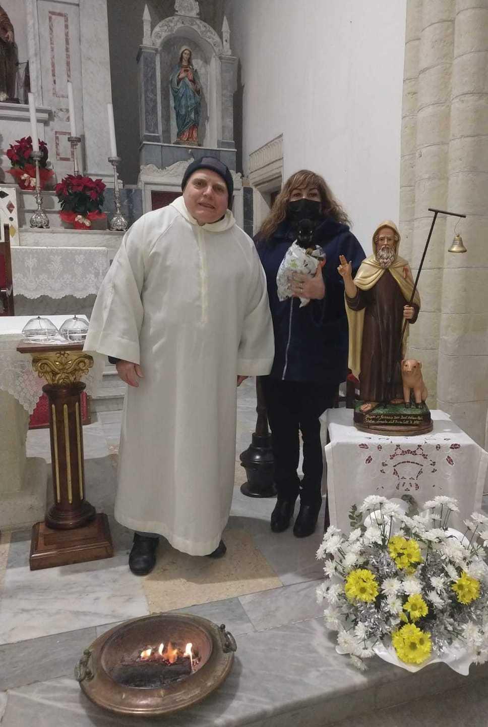 Benedizione del fuoco e di un cagnolino