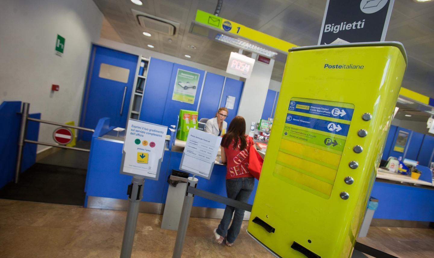 Poste “riapre” otto uffici e potenzia i servizi web 