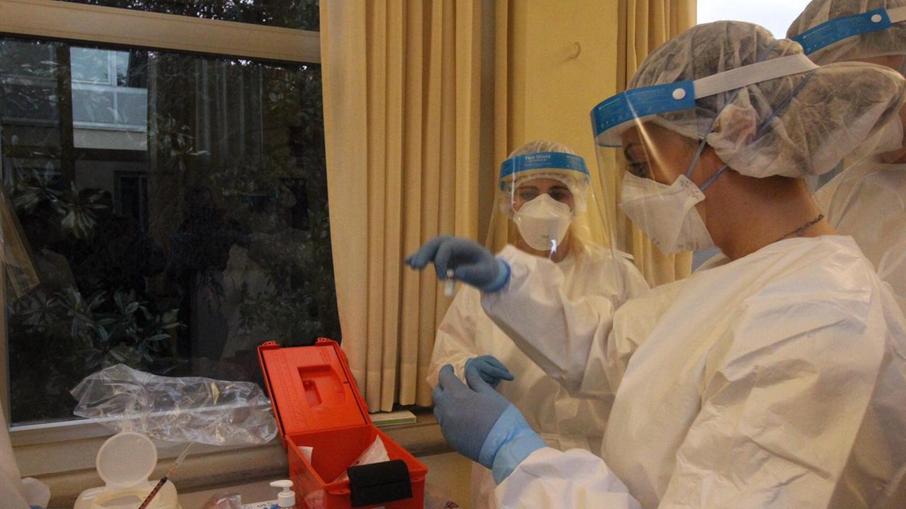 Prato, via alla seconda dose di vaccino in tutte le case di riposo