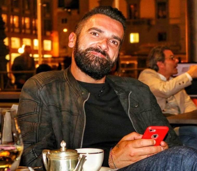 Ucciso da un malore in casa a 37 anni volontario e manager delle cover band 