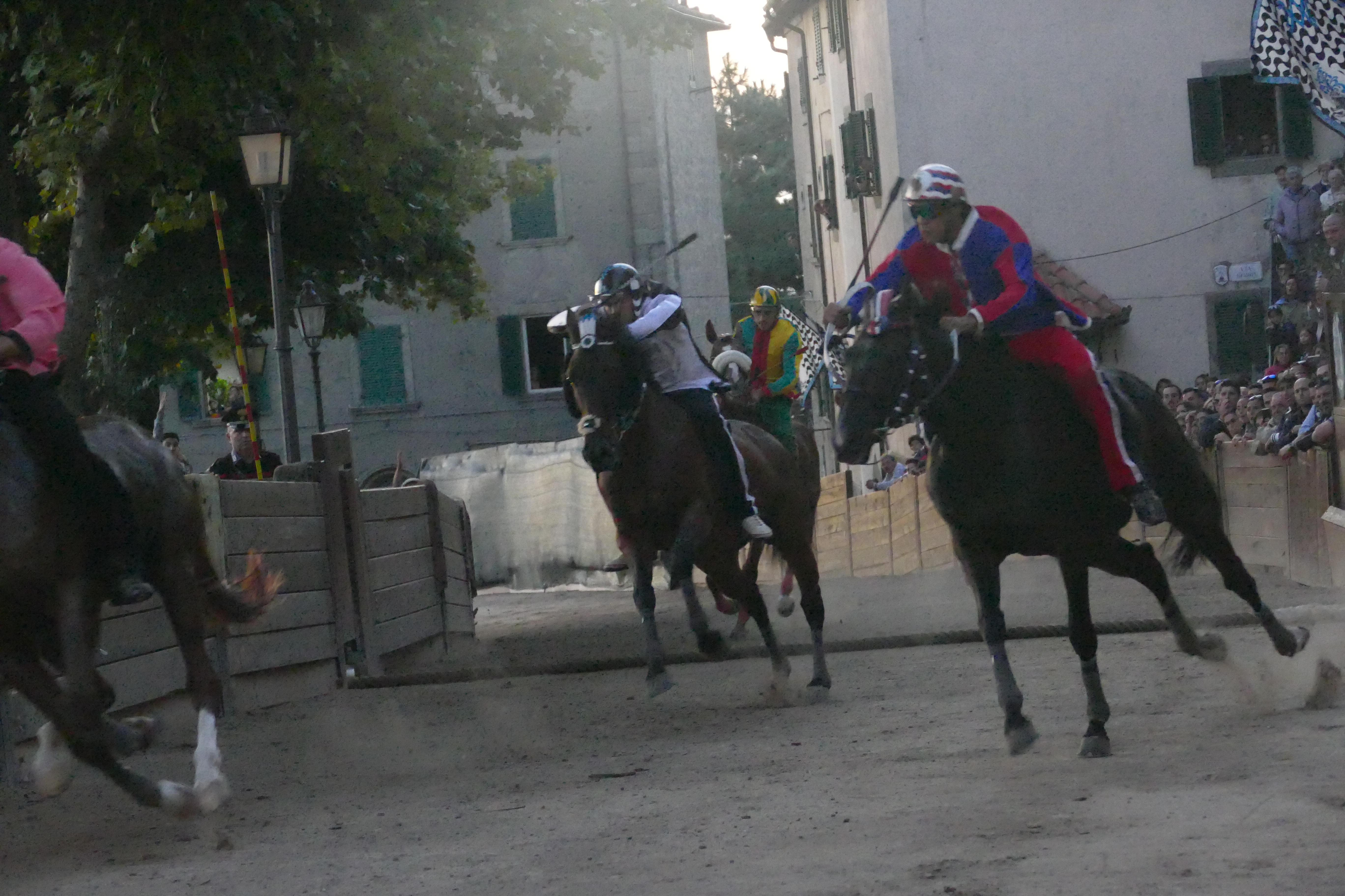 Il Palio di Castel del Piano corso nel 2019 (foto Enzo Russo)