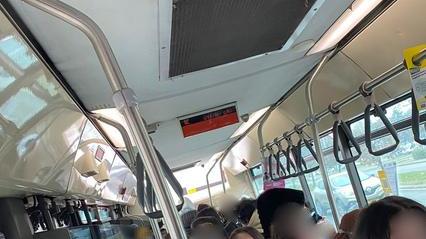 Autobus, a Modena una task force anti-assembramenti: «Mezzi troppo affollati? No, solo pochi casi»