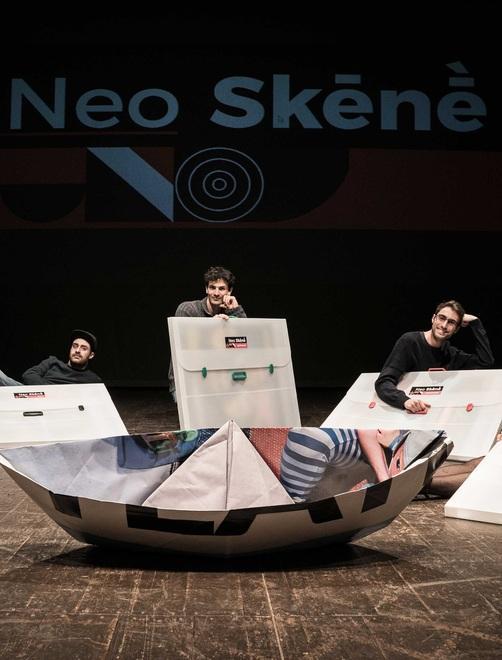 I manifesti da buttare per l’emergenza Covid diventano opere d’arte