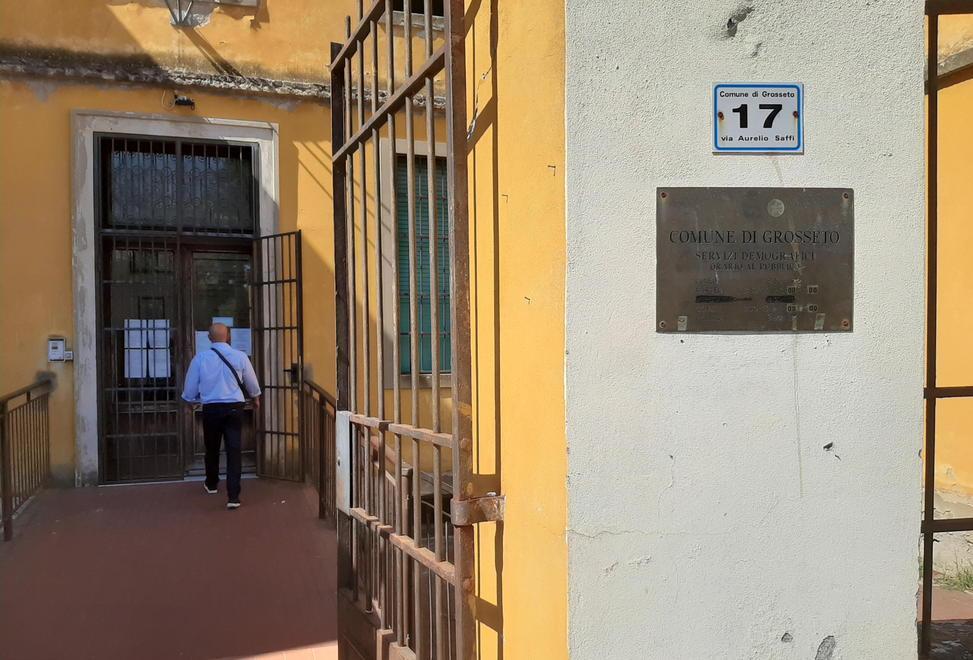 Un’ora di attesa al gelo per la carta di identità «È questo il disagio»