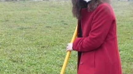 Oltre cento alberi piantati al parco del Cavo: uno per ogni nascita