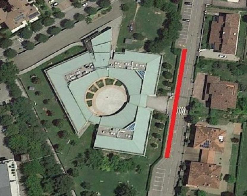 Parcheggio selvaggio davanti alla scuola Scatta il divieto di sosta 