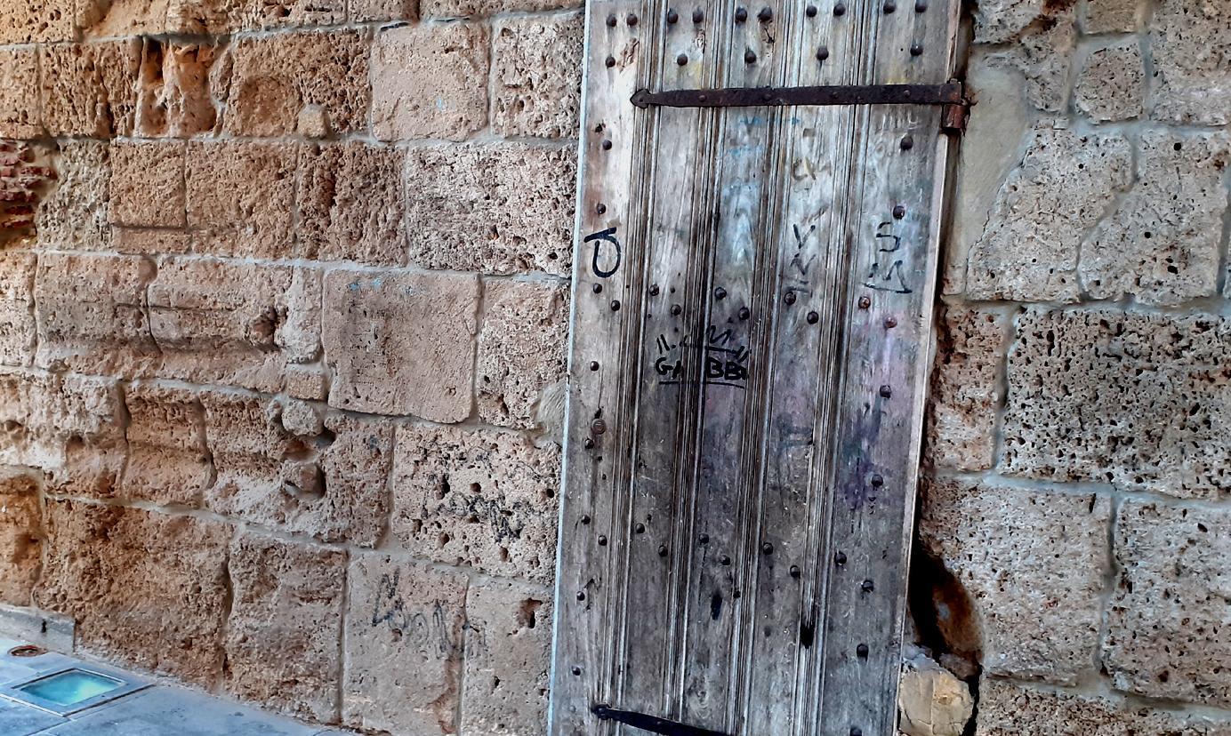 La porta di ingresso dimenticata