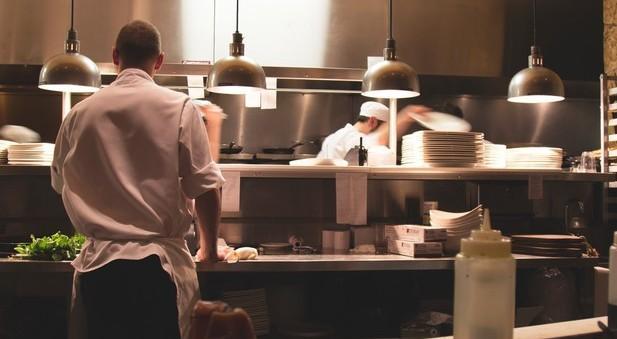 Cuochi, barman receptionist camerieri di sala e d’hotel 