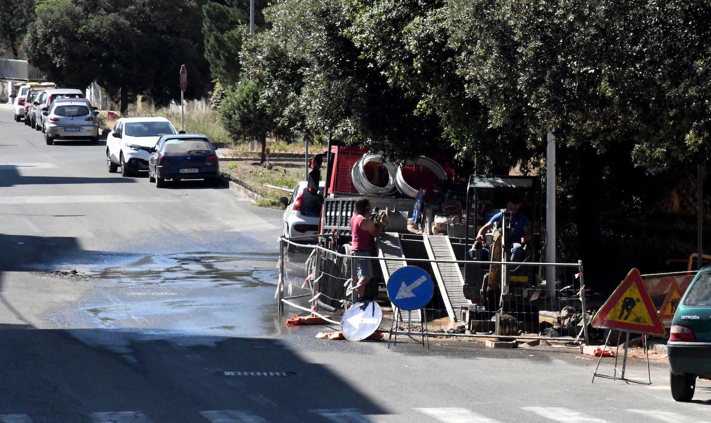 Piazza Veneto, grossa falla operai Abbanoa al lavoro 