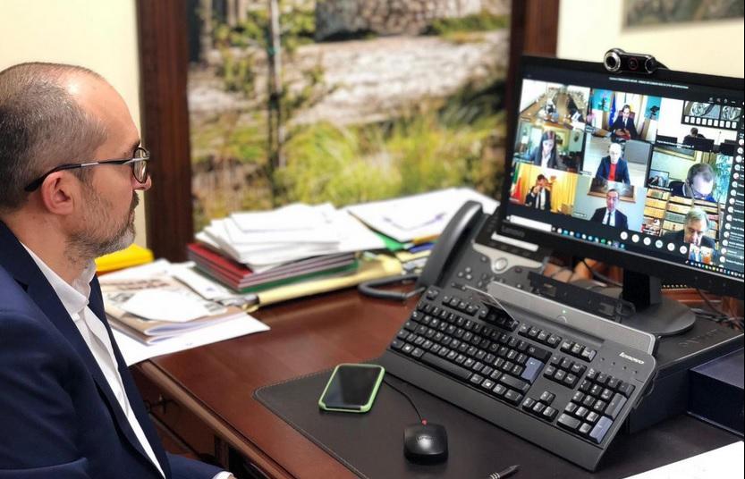 Paolo Truzzu in videoconferenza con il commissario Arcuri e gli altri sindaci metropolitani