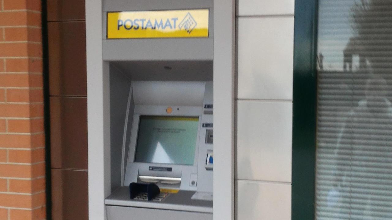 Dopo l'assalto con esplosivo, lo sportello di Poste a Roselle funziona