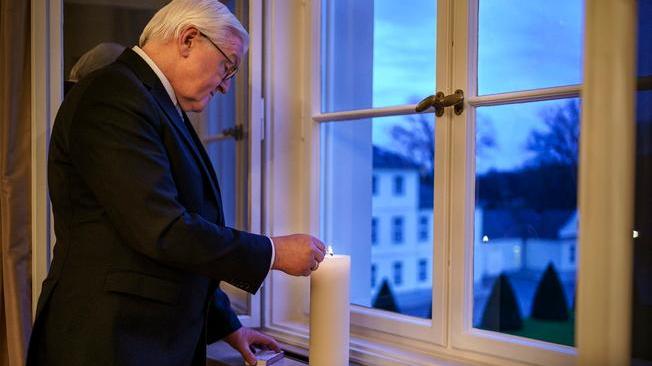 Germania: appello Steinmeier, una candela per morti Covid