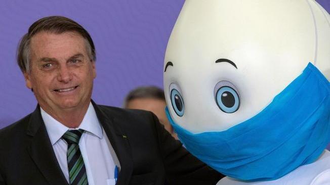 Covid: Bolsonaro festeggia l'arrivo dei vaccini dall'India