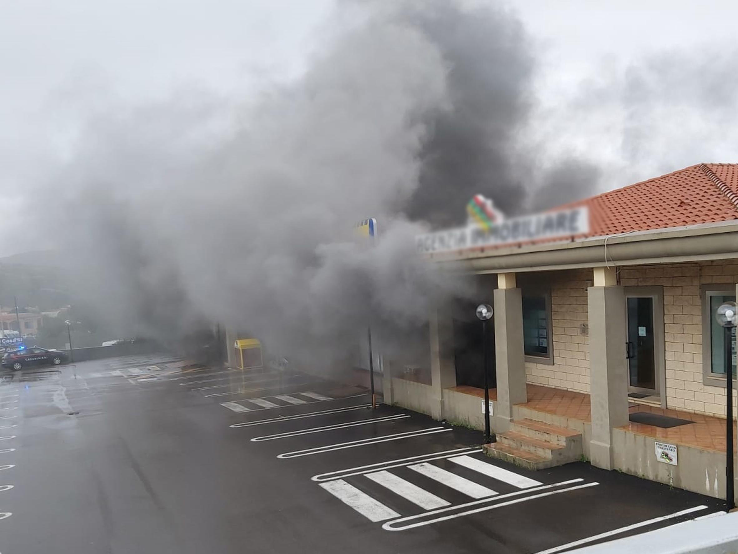 Arzachena, incendio all'Md: denunciato un arzachenese di 54 anni 