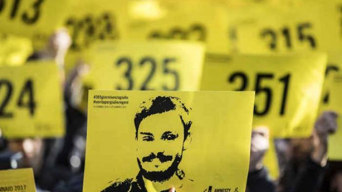 Ferrara, "Verità per Giulio Regeni": lo striscione alla biblioteca Ariostea