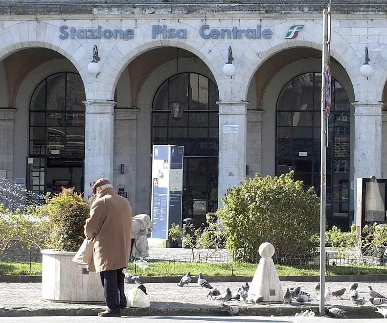 Non entrano in classe e vanno a Pisa in treno: scoperti grazie all’app 