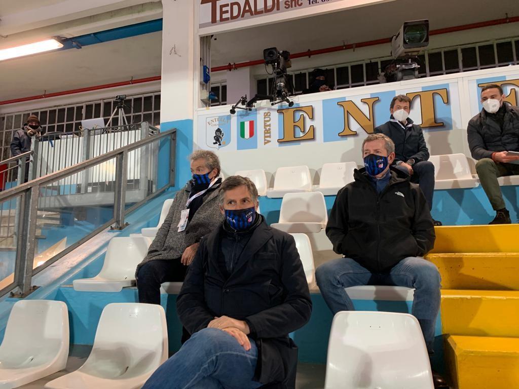 Alexander Knaster in tribuna vicino a Giuseppe Corrado