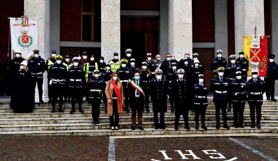 Alla festa della Municipale “encomi” agli agenti e al vice Piero Borghini 