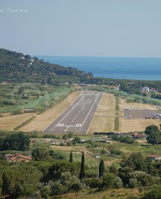 Sul futuro dell’aeroporto si spacca in due il consiglio 