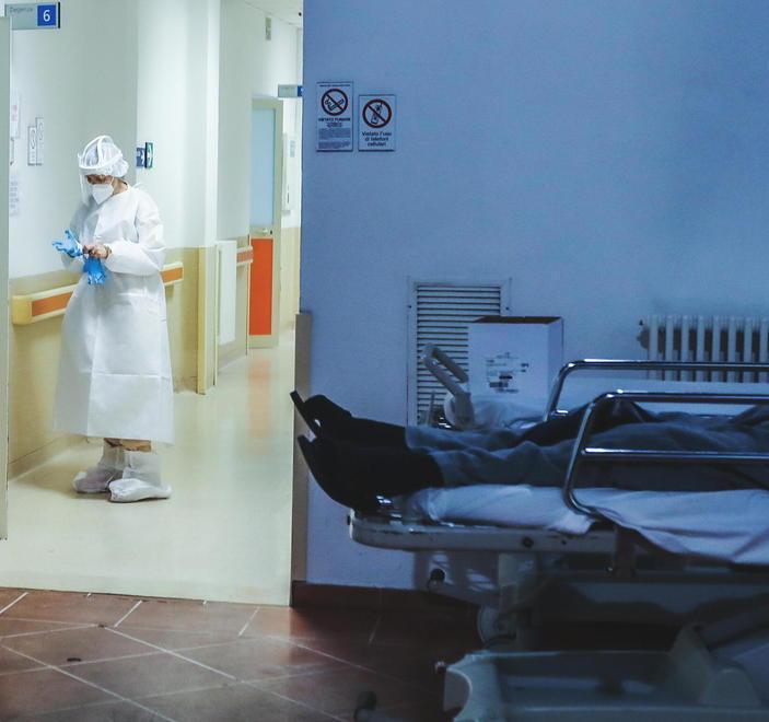 Dieci ricoverati in meno ma i contagi continuano a salire 
