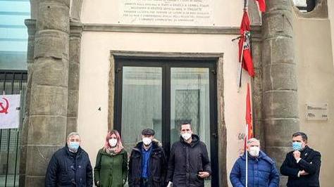 Il sindaco del Pd rende omaggio ai 100 anni del Pci