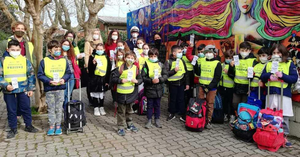 I bambini-vigili da oggi “multano” chi ostacola il Pedibus