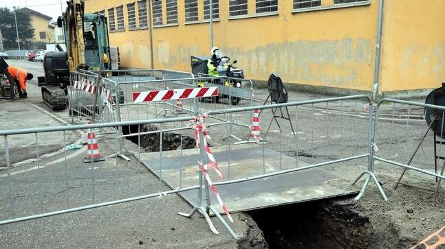Fuga di gas durante i lavori stradali