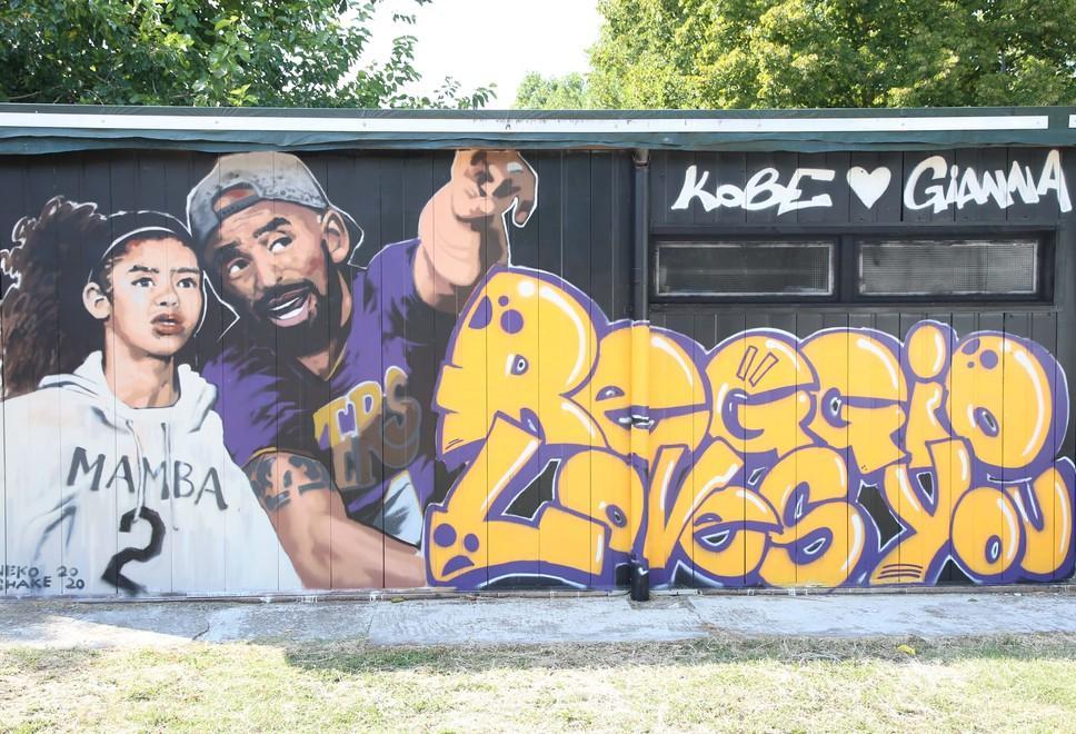 Una piazza dedicata a Kobe e alla figlia Gianna a un anno dalla morte