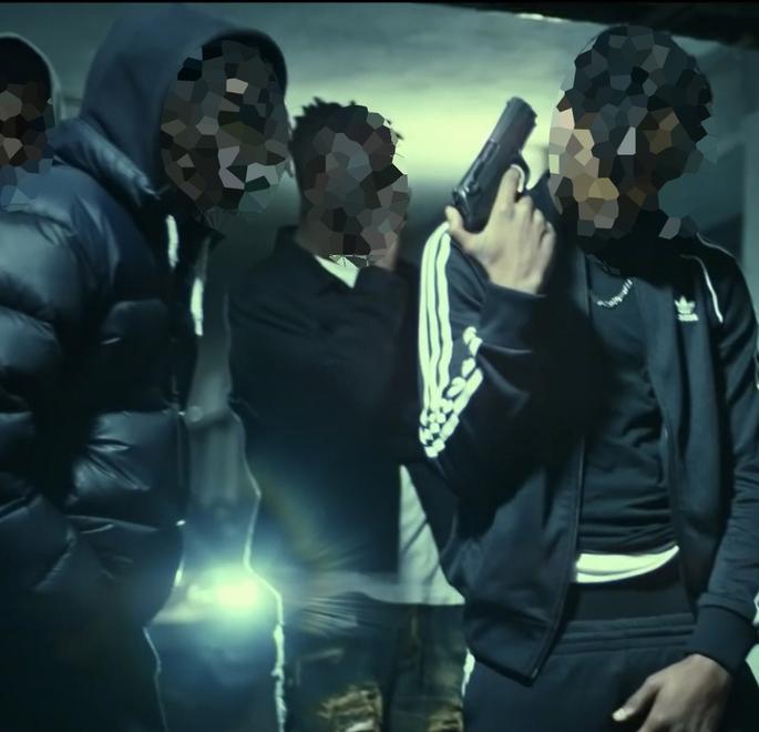 Reggio Emilia, dopo il video shock perquisita l’abitazione del trapper: «Faccio musica, non mi fermerete» 