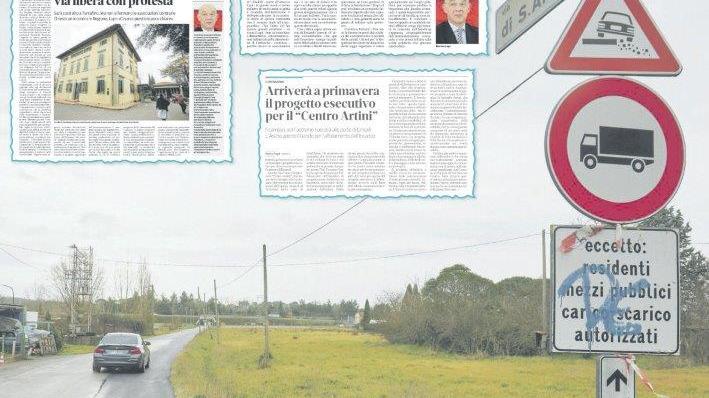 Il terreno nella zona di Sant’Anna destinato al centro per le disabilità e le pagine del Tirreno con alcuni degli annunci che si sono rincorsi negli anni