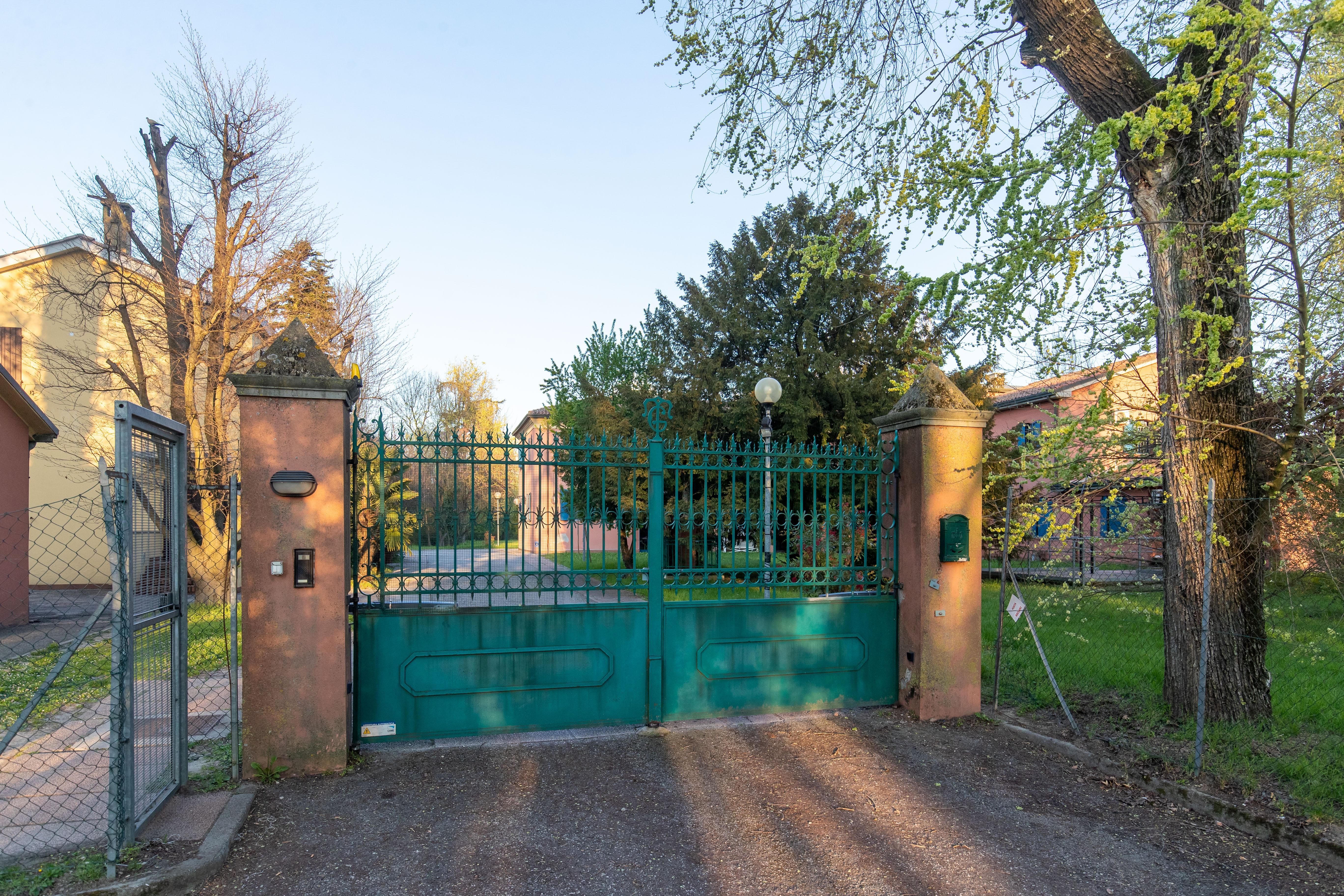 L'ingresso della Cra La Fiorana di Argenta