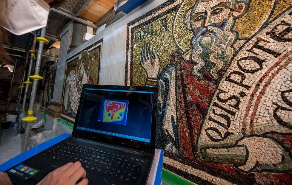 Tornano a splendere dopo il restauro i mosaici del Battistero di Firenze