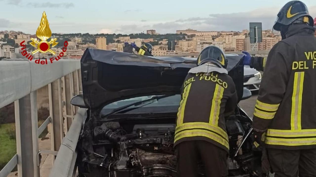 Cagliari, con l'auto contro il guard rail: ferita una giovane coppia