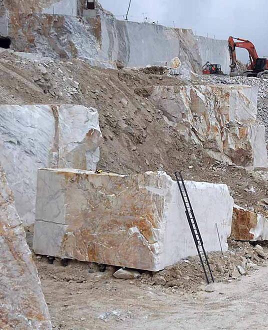 Cala del 30 per cento l’introito dall’estrazione del marmo 