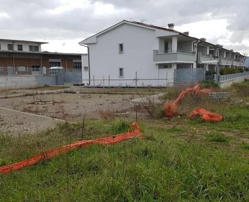 Il parcheggio c’è ma i residenti non possono usarlo 