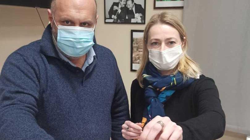 Il sindaco di Cecina Lippi riprende la tessera del Pd: «Sogno una federazione unica»