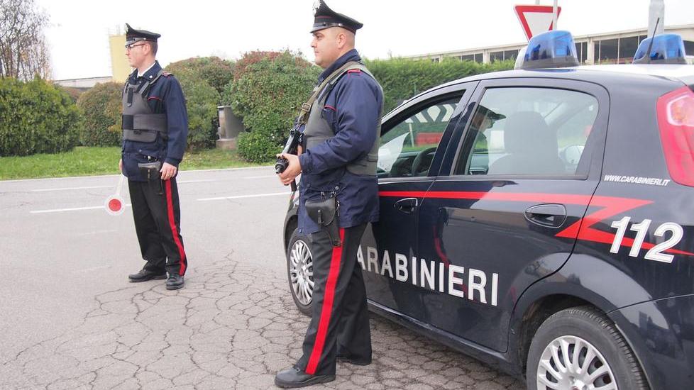 Possiede 67 auto ma le dà in uso ai pregiudicati: 50enne nei guai