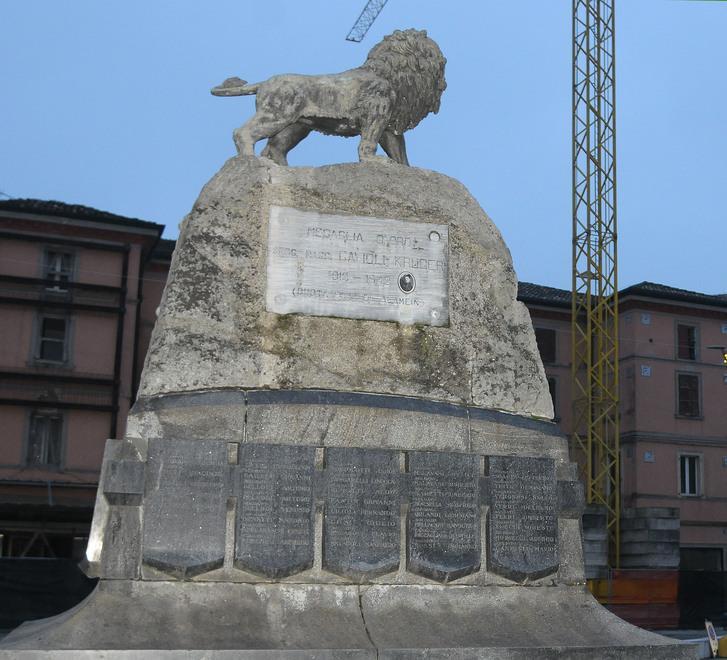 La catena degli sconti regala bonus e affari: I negozianti: «Bella idea»