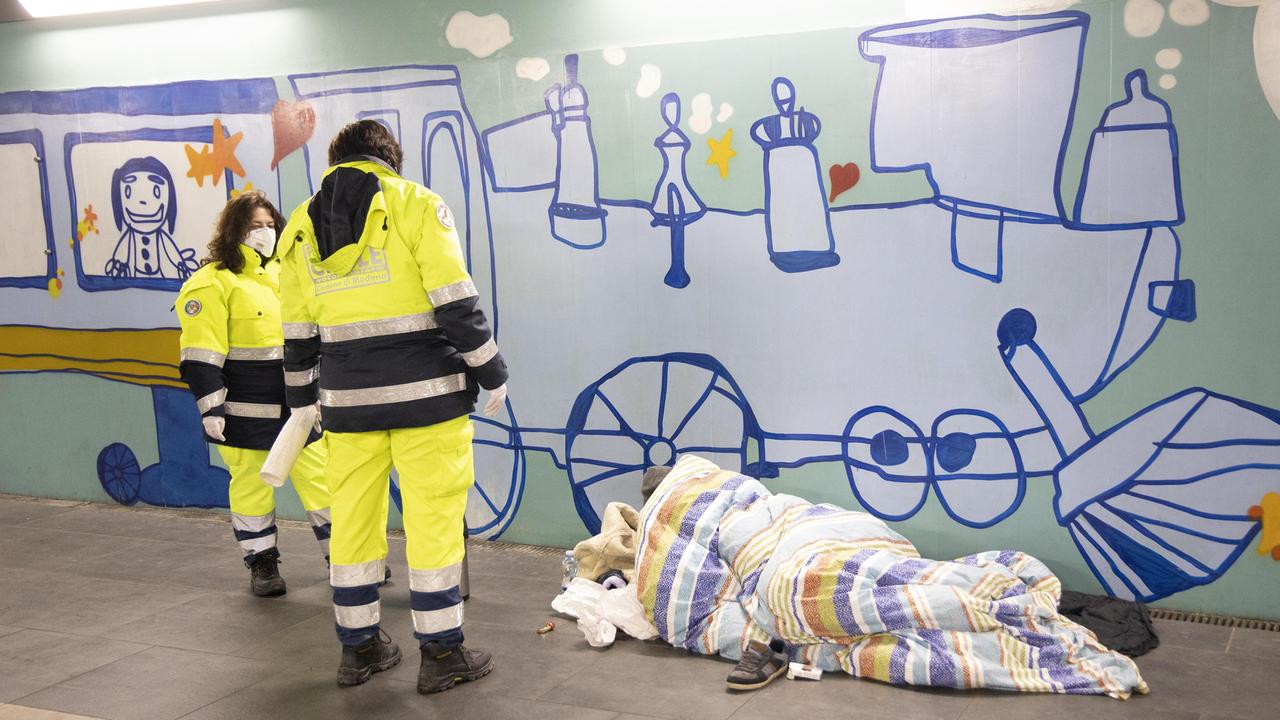 Modena, viaggio tra gli invisibili Una notte con i volontari in aiuto dei senza dimora