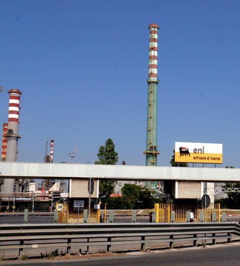 Raffineria Eni a Stagno, ditte in subbuglio: «Sono a rischio 400 operai» 