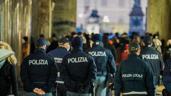 Covid: Polizia controlla 50 persone a Bari,oltre 20 sanzioni