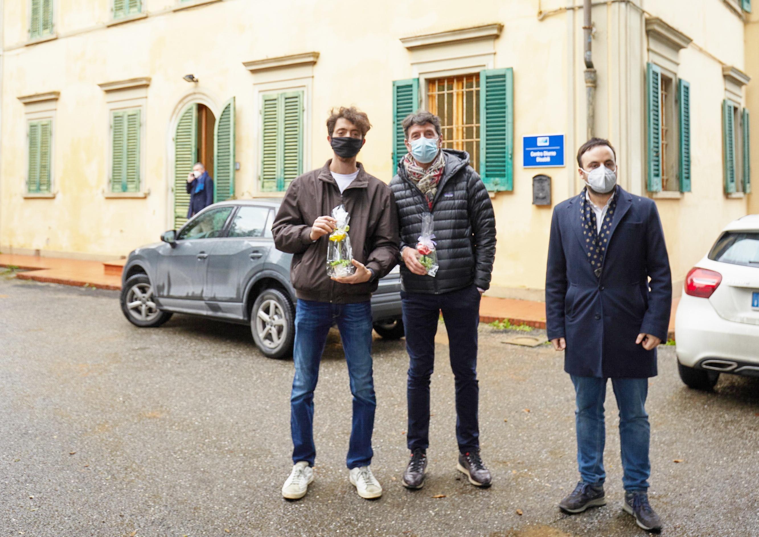 La delegazione della Lega in visita al centro disabili di Cerbaiola: Gabriele Chiavacci, Giovanni Galli e Andrea Picchielli (foto Carlo Sestini)