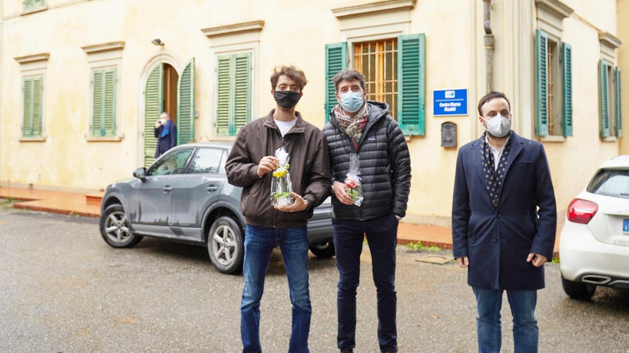 La delegazione della Lega in visita al centro disabili di Cerbaiola: Gabriele Chiavacci, Giovanni Galli e Andrea Picchielli (foto Carlo Sestini)