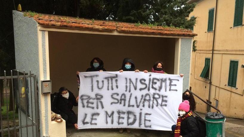 La vittoria delle mamme: la scuola media di Castagneto Carducci è salva