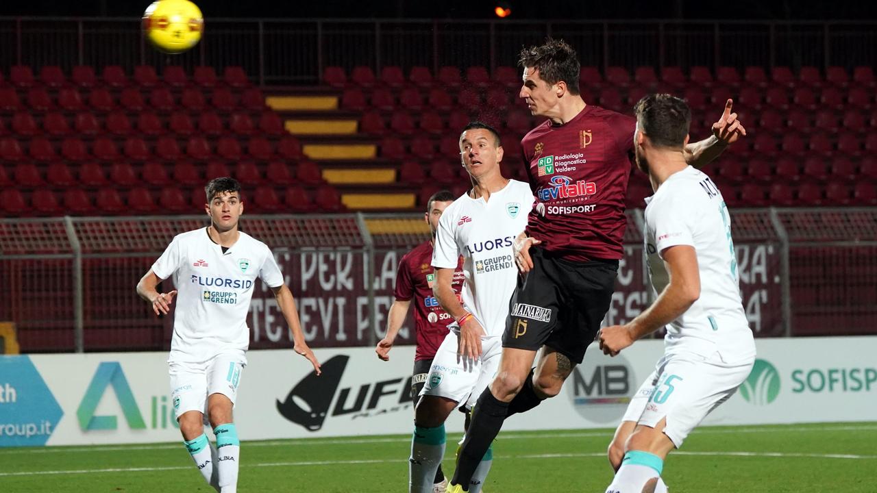 Il gol del 2-1 per il Pontedera siglato da Magrassi (Foto Franco Silvi)