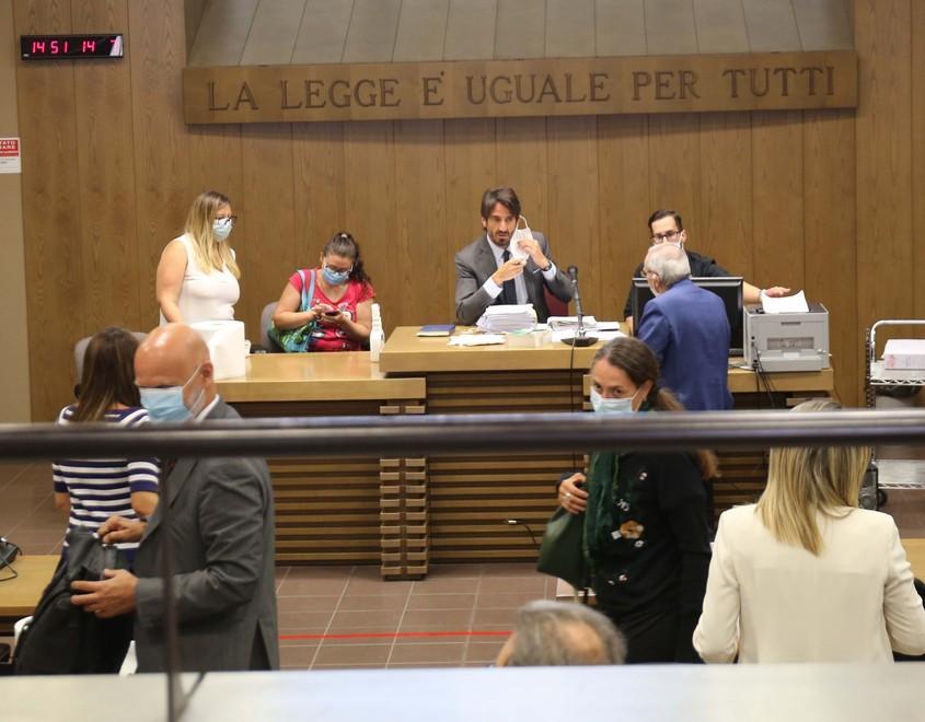 L’udienza dal gip Andrea Rat con gli avvocati degli indagati per le morti alla casa di riposo di Montecchio